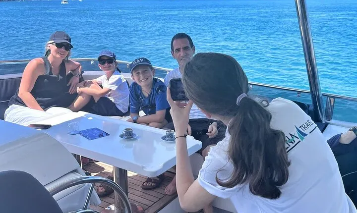 Luxury Bosphorus Yacht Tour – Asian Side Stop & Exploration