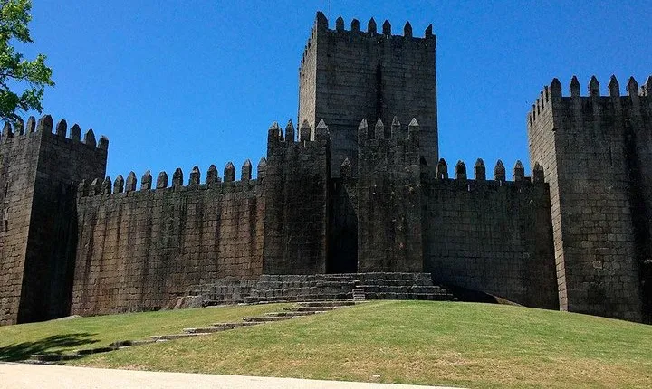 Guimarães & Braga day Tour / price per vehicle
