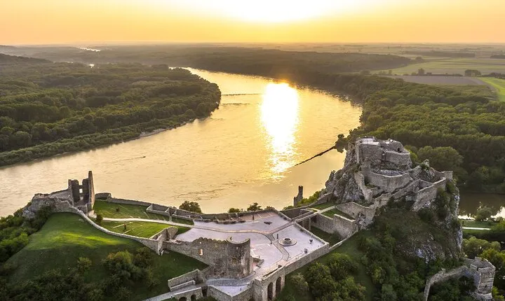 Private Guided Tour from Vienna to Bratislava and Devin Castle