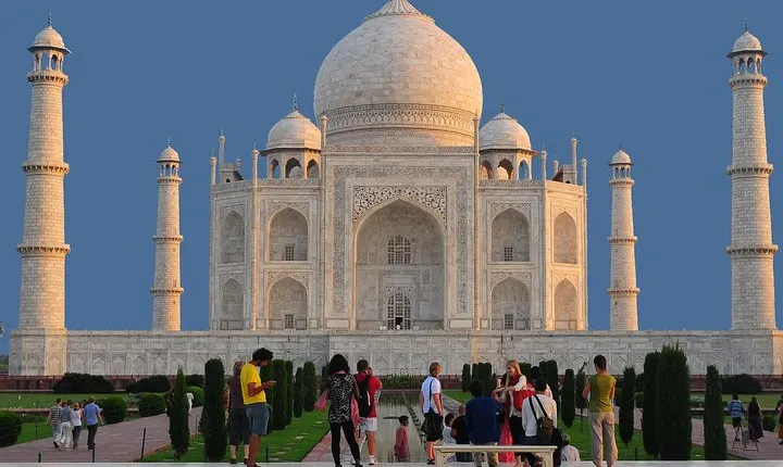 4-Days Tour of Delhi, Agra and Jaipur by Fast Air-Condition Trains 