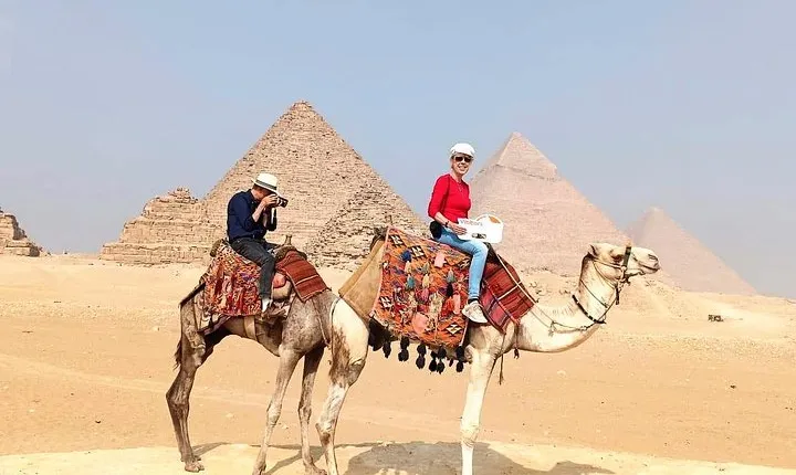Private Day Tour on a Camel Ride Including Local BBQ Dinner at the Pyramids