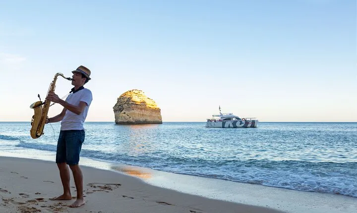 Albufeira: 6-Hour Sunset Dinner Catamaran Cruise with Open Bar