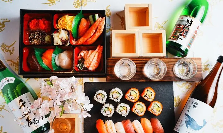【NEW!】Sushi Making Experience + Japanese Sake Set in Tokyo!