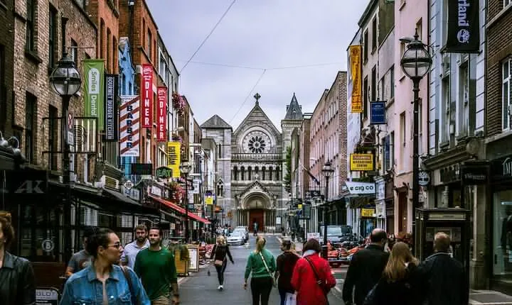 Private Mesmerizing Dublin: Walking Tour for Couples