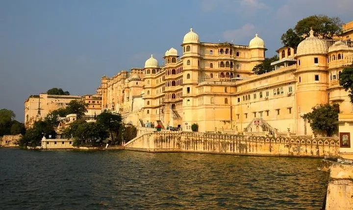 4-Day Tour to Udaipur, Jaipur, Delhi from Mumbai with one-way Commercial Flight