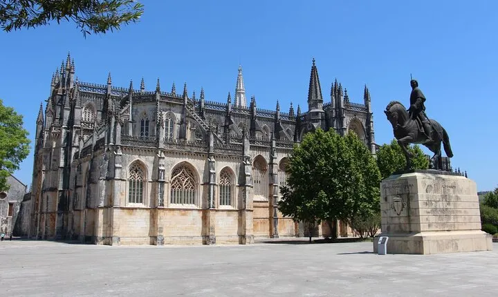 Private Tour to Batalha, Nazaré, Óbidos and Wine tasting
