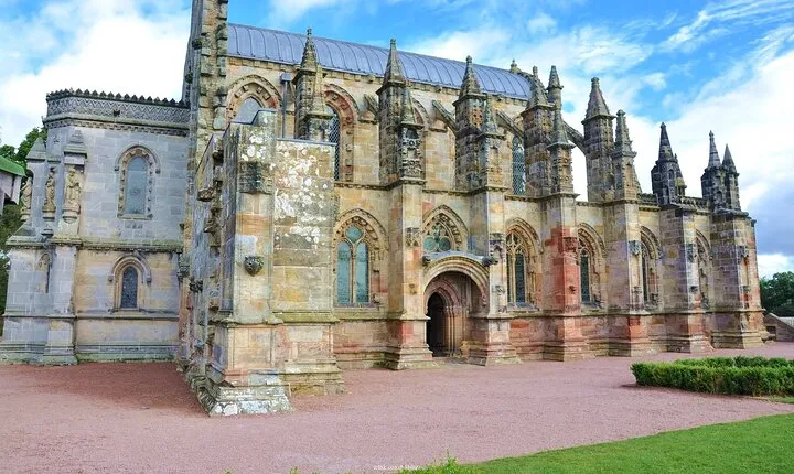 Rosslyn Chapel & Melrose: Private Day Trip from Edinburgh