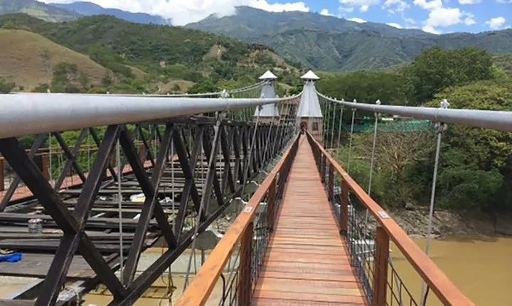 Private Medellin City Sightseeing and Santa Fe de Antioquia Tour