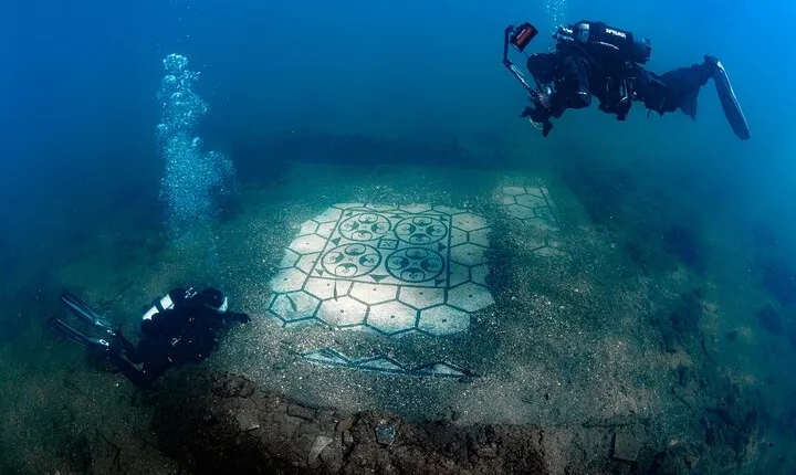 Scuba Diving and Underwater Roman Ruins in Baia from Naples