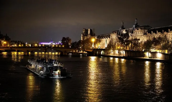 Paris New Year's Eve Sightseeing Cruise by Bateaux Parisiens