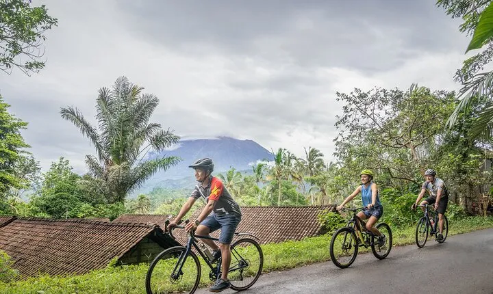 Mountain to Beach: Kaura Bali e-Bike Guided Tour with Lunch