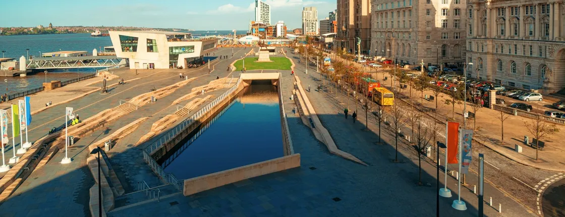 Private guided walking tour of Liverpool city centre