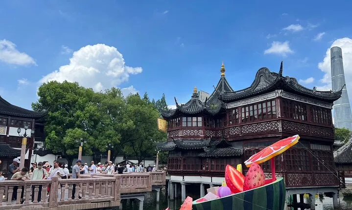 3-Hour Private Shanghai Shopping Tour with Noodles