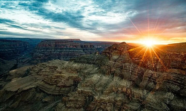 Grand Canyon West Rim - Helicopter Flight- Famous Dream Tour