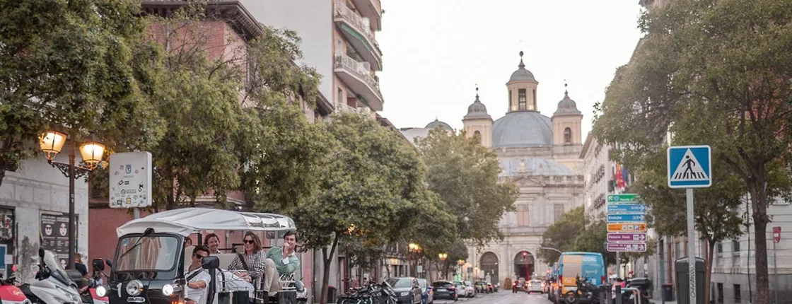 Electric tuk-tuk tour of Madrid