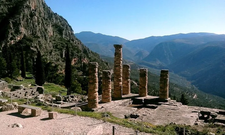 Delphi Meteora and Thermopylae 2-Day Private Tour 