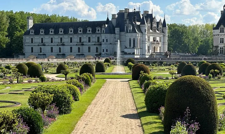 6-Days Package, Normandy, Loire, and Versailles from Paris
