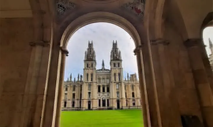 90 Minute Classic Walking Tour of Oxford