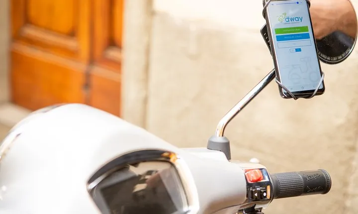 Rent your Electric Vespa 45 in Florence for 8 hours