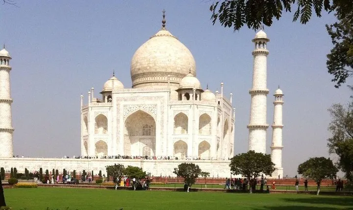 Full Day Private Taj Mahal & Agra Tour from Delhi by Express Train