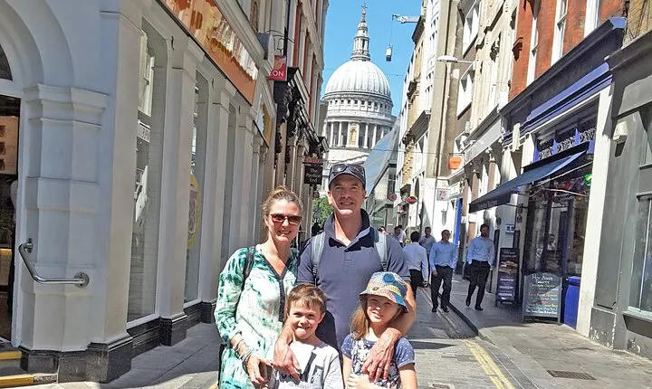 London Highlights Family-Friendly Walking Tour with Top Guide
