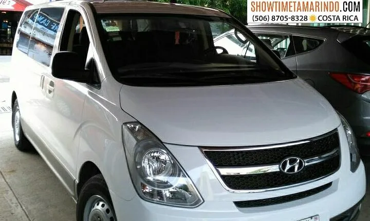 PRIVATE Liberia airport pick up to Tamarindo Beach with drinks included.