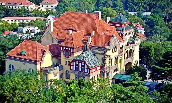 Private Qingdao Historic architectural day tour with Tsingdao beer during Lunch