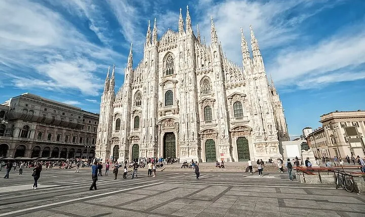 Elevated Ecstasy: Duomo Discovery & Rooftop Marvels!