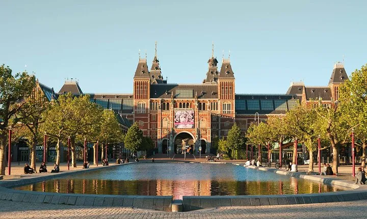 Amsterdam: Rijksmuseum Tour With Entry Tickets (Small Group)