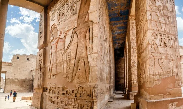 Luxor Half-Day:valley of the queens&habu temple &worker's tombs