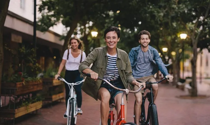 Munich’s Old Town, Top Attractions and Nature Bike Tour 