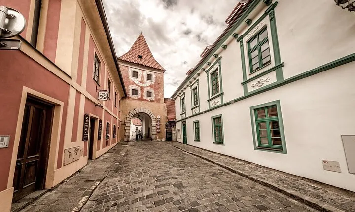 Explore Cesky Krumlov in 60 minutes with a Local