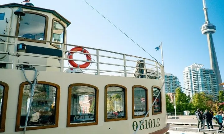 Toronto Harbor Walking Tour with Boat Cruise