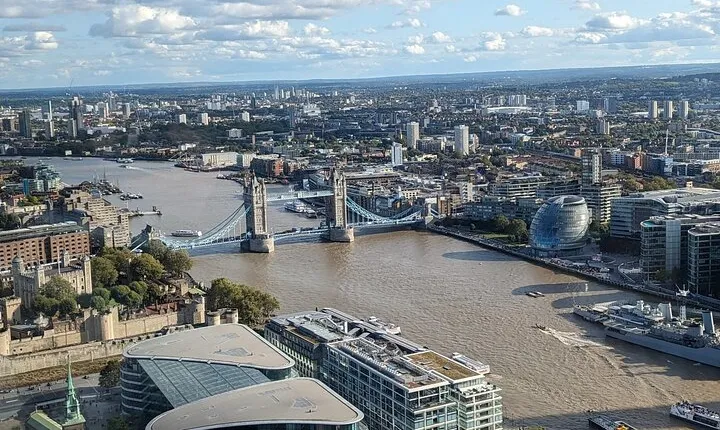 Walking Tour in London with Tower Bridge and St Pauls Cathedral