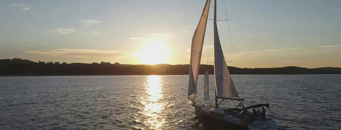 Sunset Yacht Cruise from Sopot with Welcome Drink