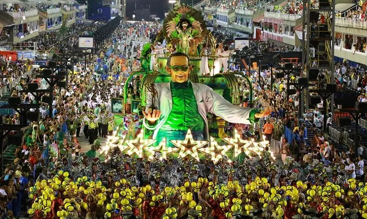 São Paulo Carnival Parade From A Prime Box: With Shuttle, Guide, Food & Drink
