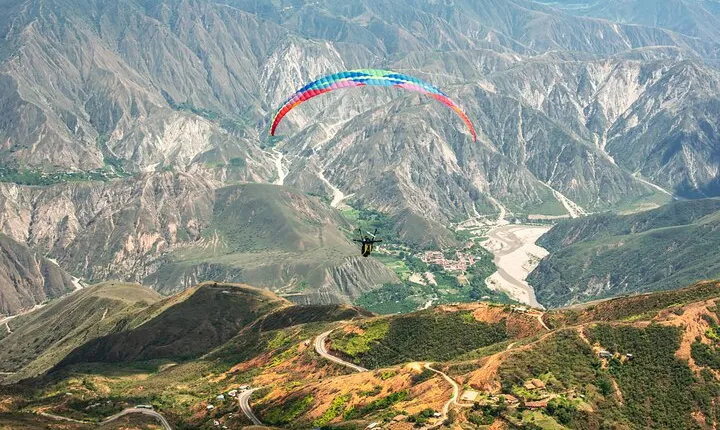 Paragliding experience in the Chicamocha Grand Canyon