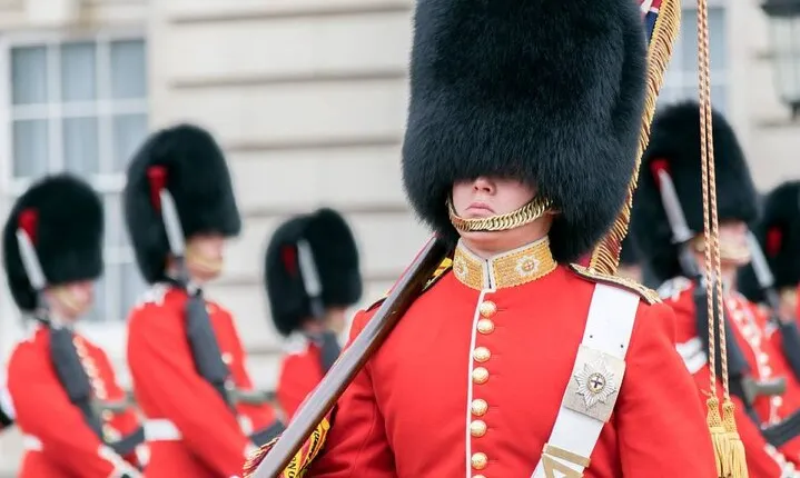 London Full Day Sightseeing Tour with London Eye & Snack Pack