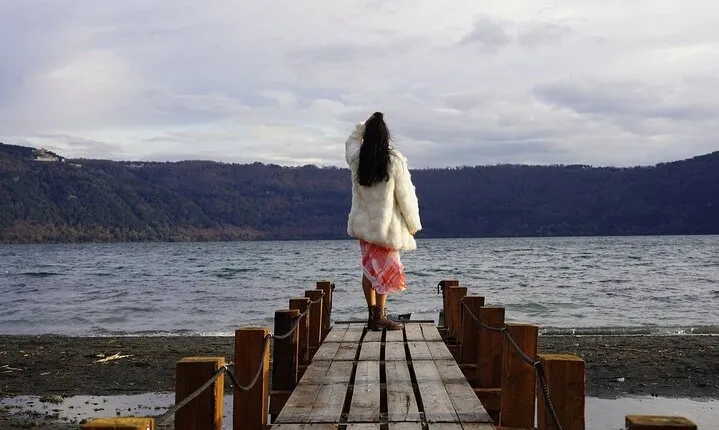 Castel Gandolfo and Lake Albano Winery Tour on New or Vintage Car