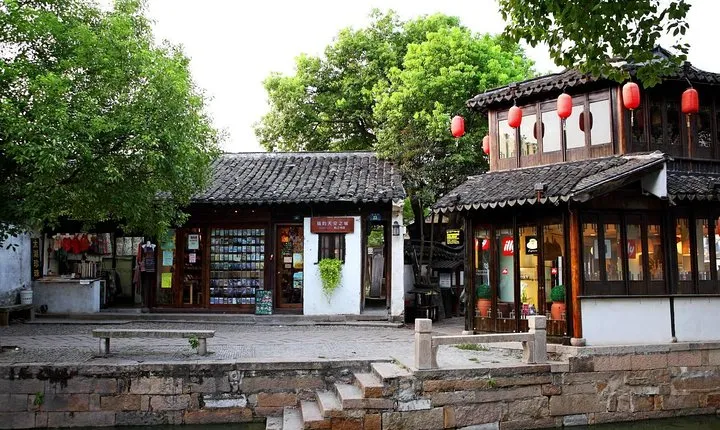 Suzhou Private Transfer to Tongli Water Town with Shanghai Drop-off Option