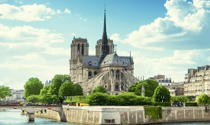 Early Access Paris Notre Dame Cathedral Walking Tour