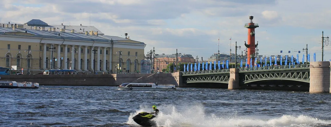 St. Petersburg: Self-Guided Audio Tour from the Stock Exchange to the Admiralty