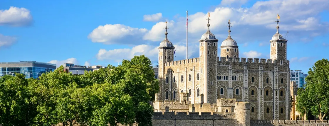 Tower of London, Thames River Ride and Changing of the Guards Tour
