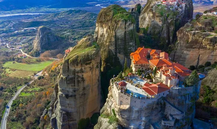 Meteora & Thermopylae Battlefield Private Tour from Athens