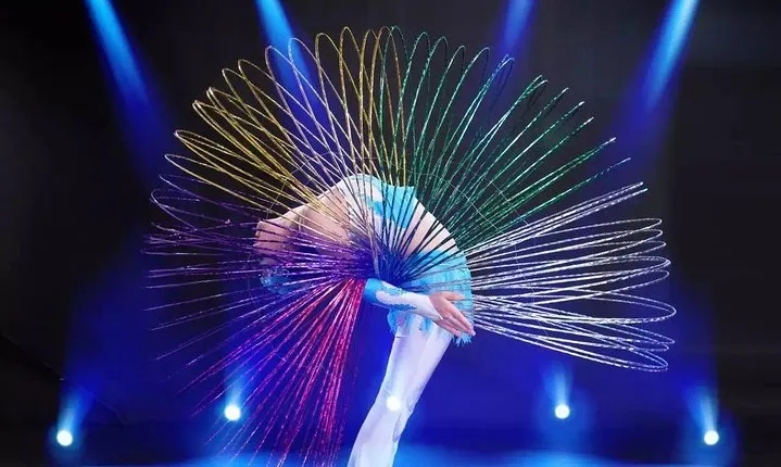 Beijing Evening Tour Of Acrobatics Show With Private Transfer