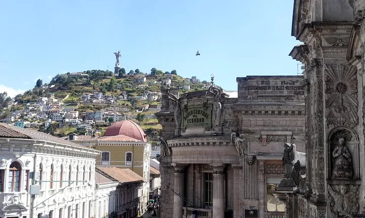 Quito historical, markets and street food tour
