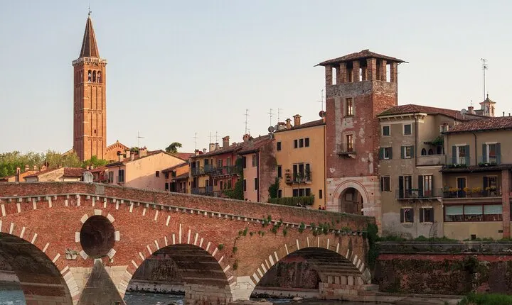 Private Full-Day Tour to Verona and Lago di Garda from Milan