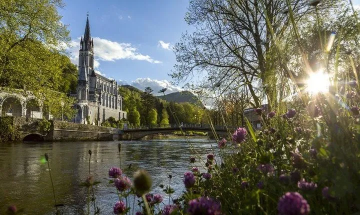 Visit to Lourdes Sanctuary from San Sebastian/Biarritz/Bayonne