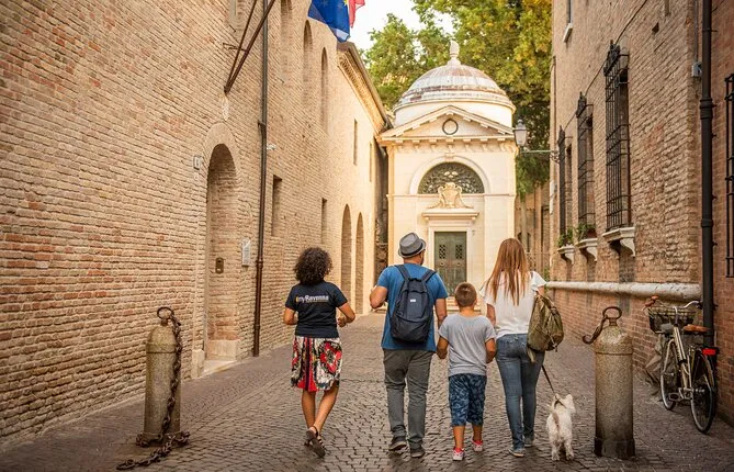 Guided Walking Tour to Dante's Last Refuge in Ravenna