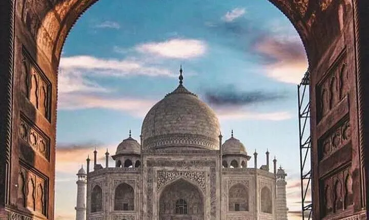 Full day Taj Mahal tour with Mughal Era cultural show